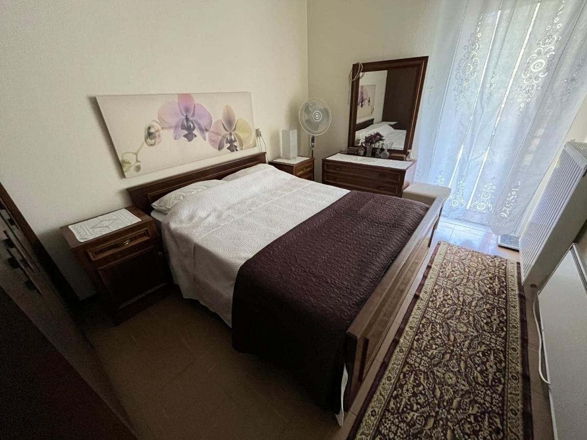 Traditional House Peraia  Luaran gambar