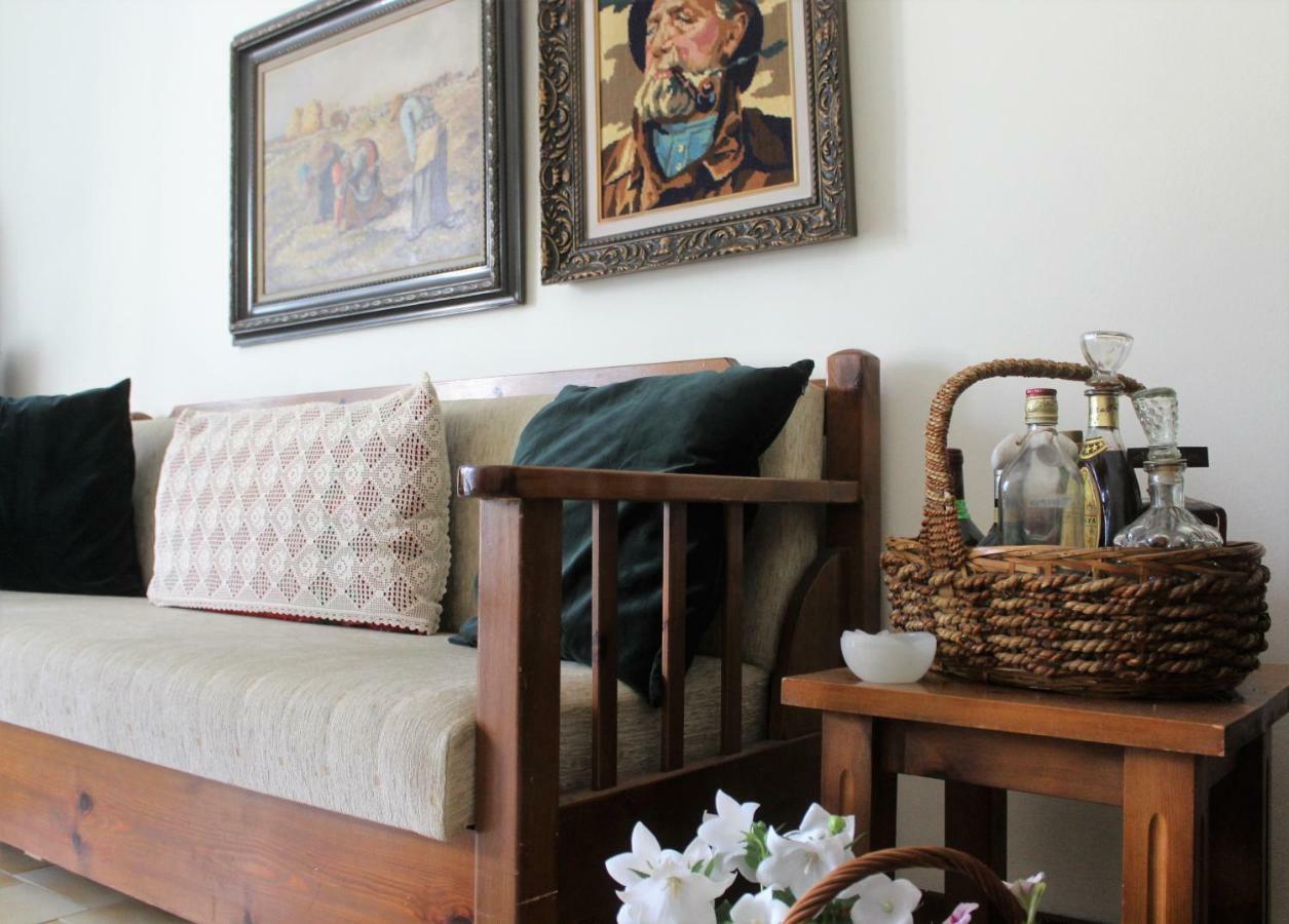 Traditional House Peraia  Luaran gambar