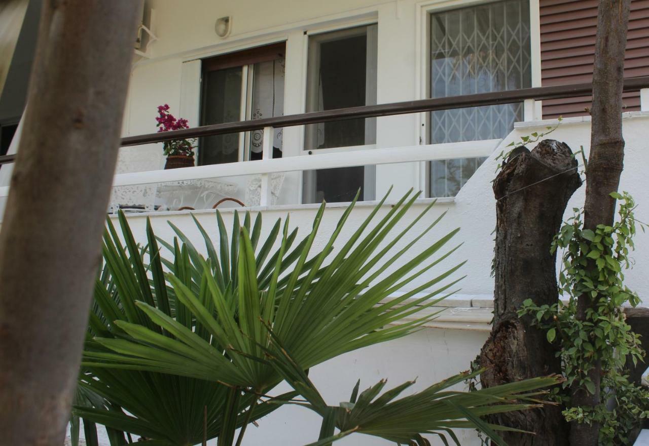 Traditional House Peraia  Luaran gambar